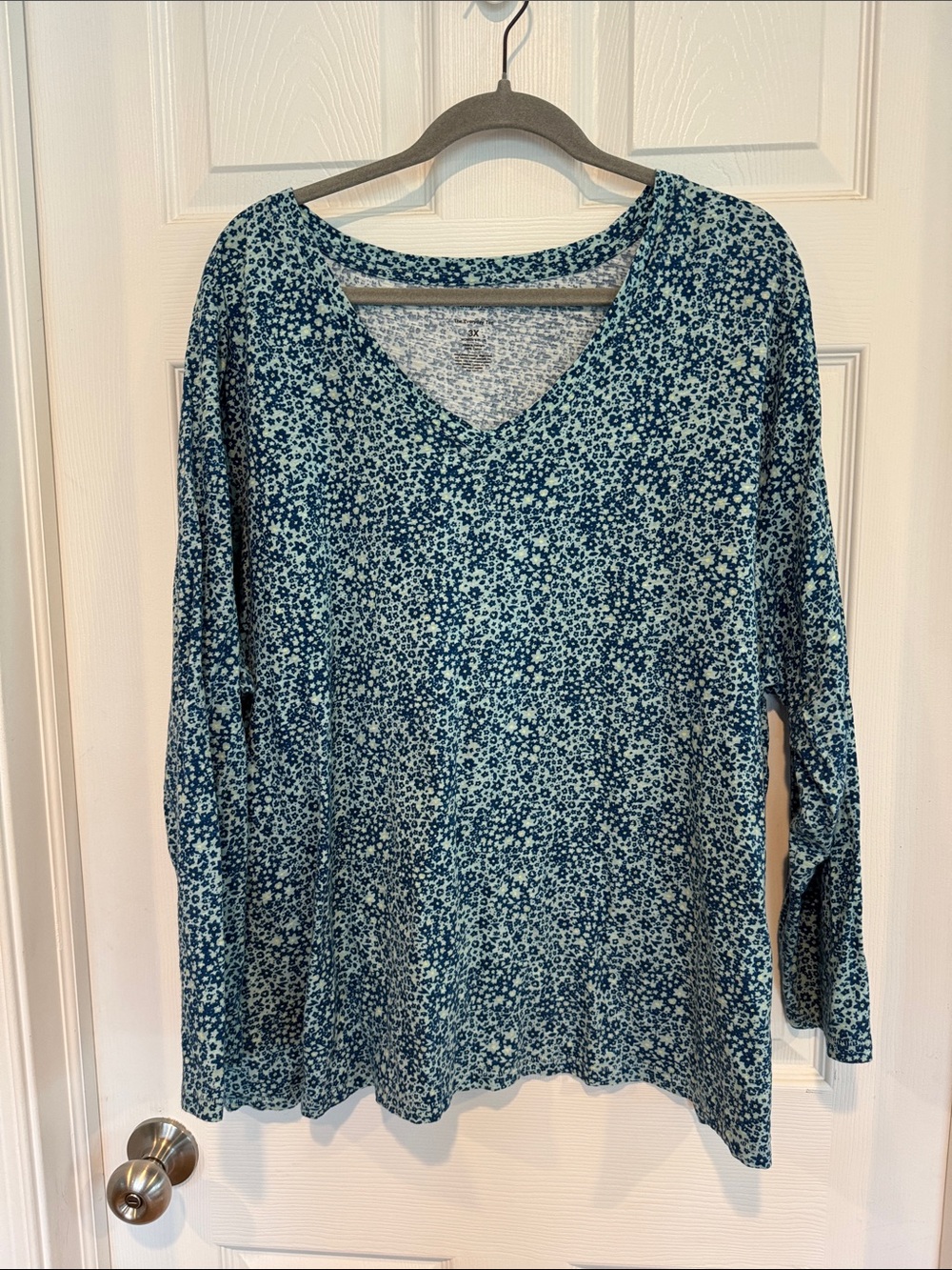Womens Blue Floral V-Neck Long Sleeve Top